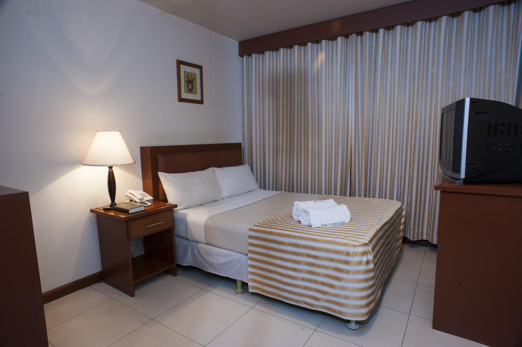 Hotel Cosmopolitan Baguio City Pokoj fotografie
